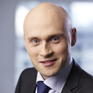 MACIEJ PISKORSKI
