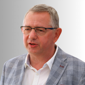 PROF. HENRYK BUJAK