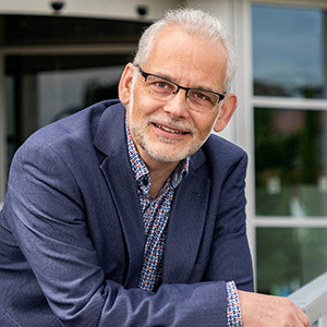 ROBERT HOSTE 