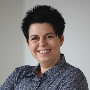 DR MIROSŁAWA WIECZOREK